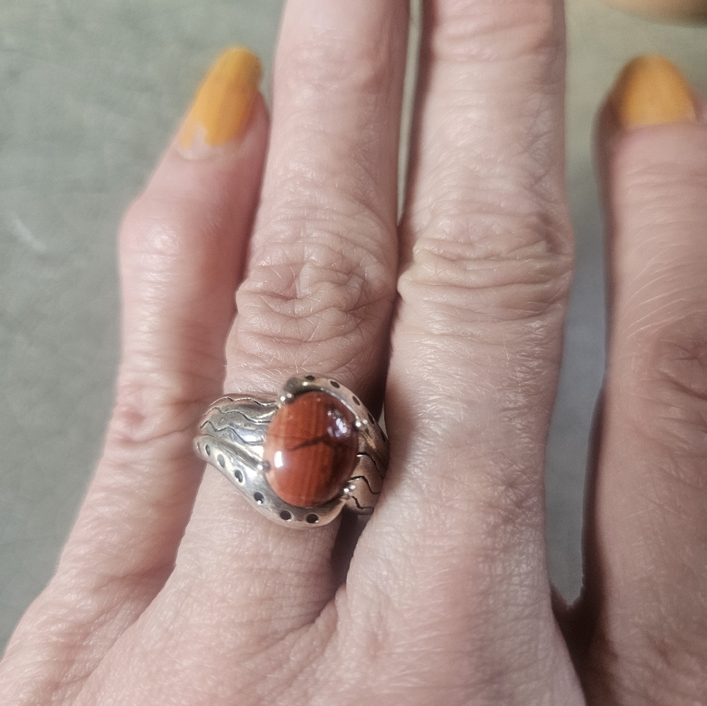 STUNNING STERLING AND JASPER RING WITH AWESOME DESIGN ETCHED THROUGHOUT SILVER - Picture 2 of 6